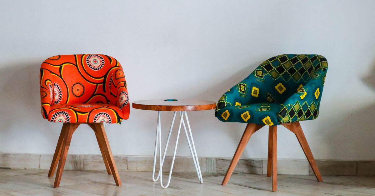 Brightly colored modern chairs and table in a minimalist room for vibrant decor ideas.